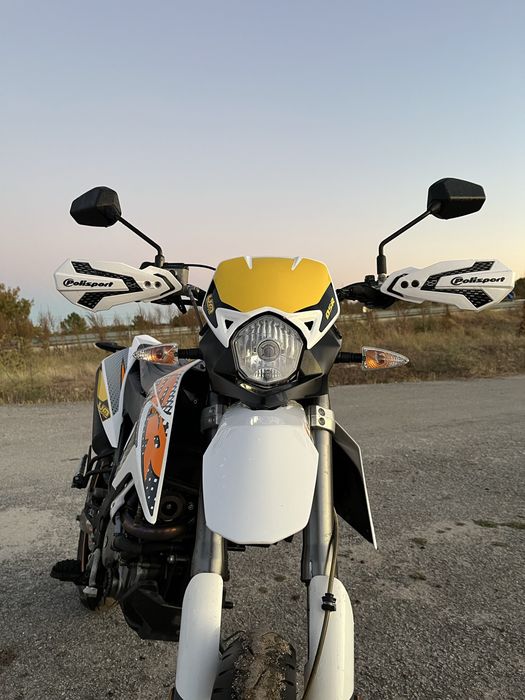UM DSR 125 supermoto