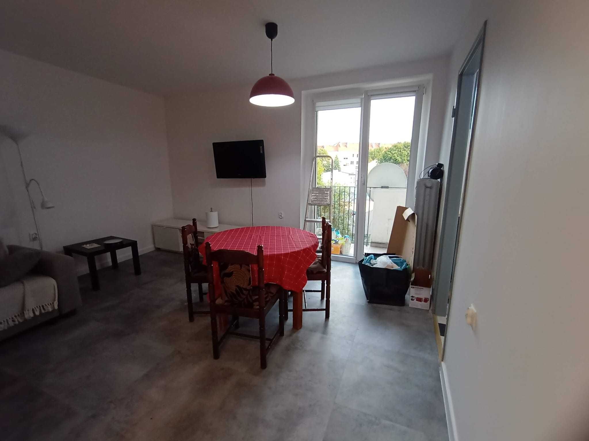 Cicha Kawalerka 27 m2 w centrum Poznania widok z balkonu na zieleń :)
