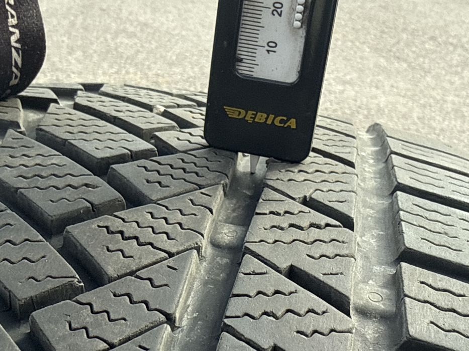 2x 235/40R19 continental wintercontact ts850p