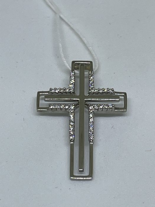Золотий хрестик із діамантами.