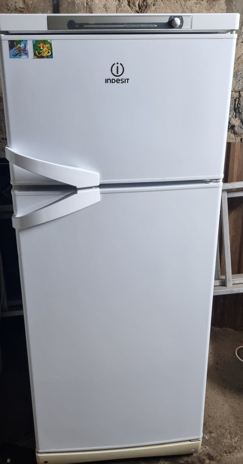 Холодильник  Indesit