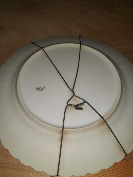 Prato decorativo  em porcelana de parede Vista Alegre 25cm. séc. xx