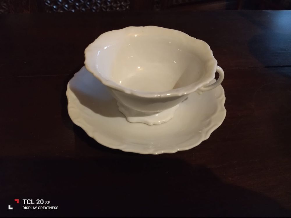 Lindíssimo conjunto de bule e chávena da Vista Alegre