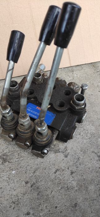 Rozdzielacz hydrauliczny 3-sekcyjny ręczny Presko 40L 03P40