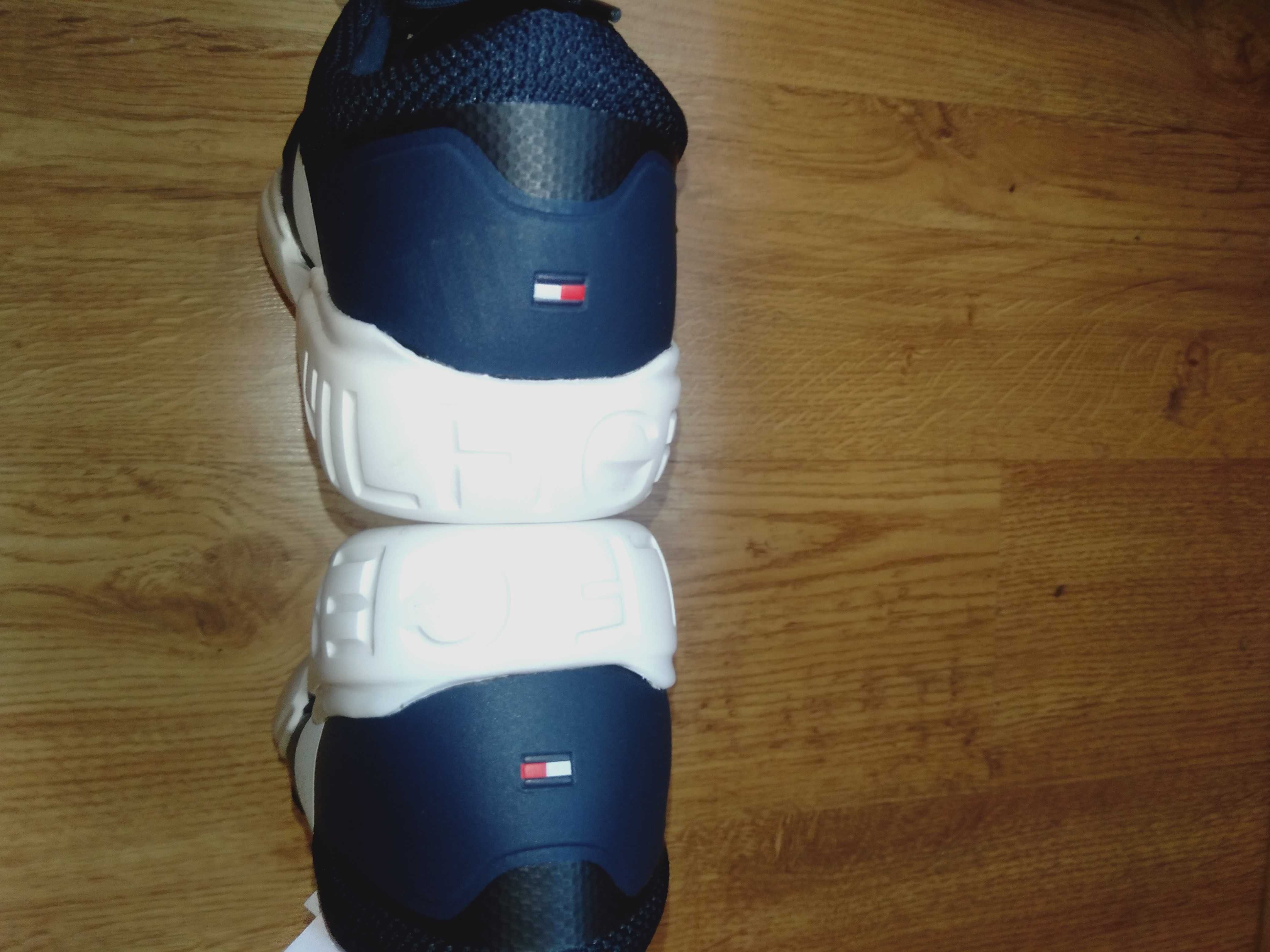 Nowe buty sportowe męskie adidasy Tommy Hilfiger rozmiar 44.