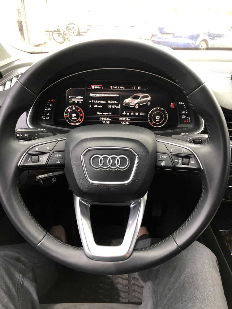 Продам ОФИЦИАЛЬНУЮ Audi Q7 3.0 TDI 2016 года.