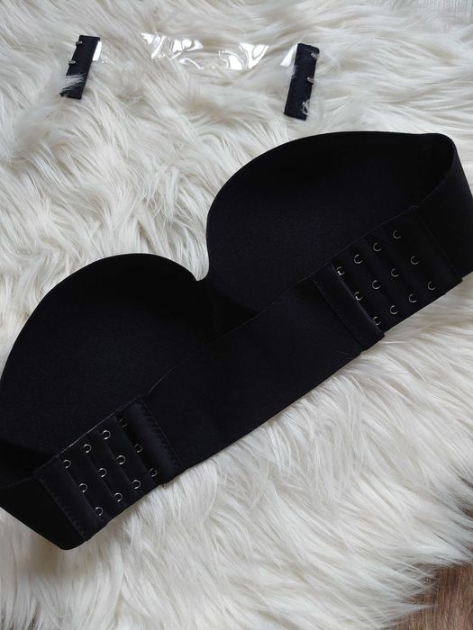 Czarny bezszwowy biustonosz