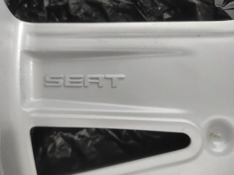225 Felgi aluminiowe ORYGINAŁ SEAT R 17 5x100 otwór 57,1 Bardzo Ładne
