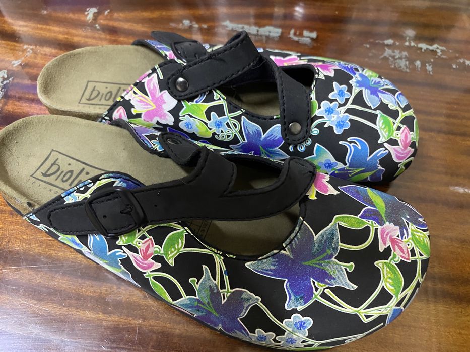 Шлепанцы с  цветочным принтом