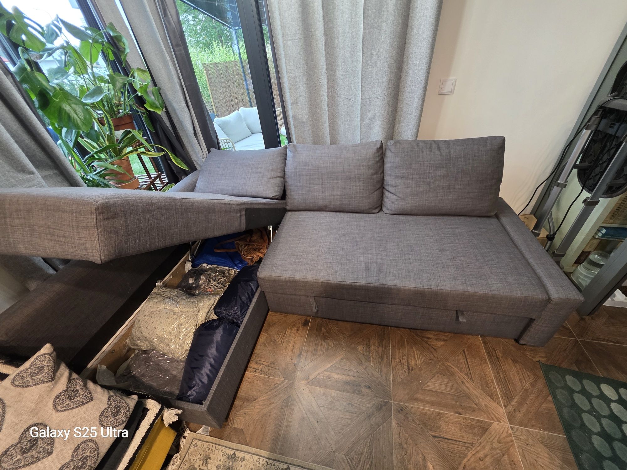 Sofa FRIHETEN z funkcją spania