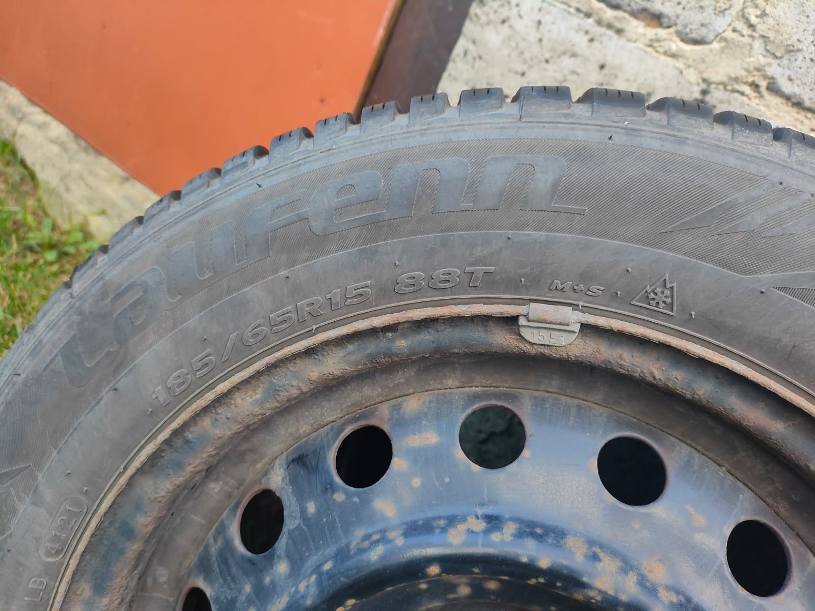 Felgi stalowe 15 z oponami corolla E12