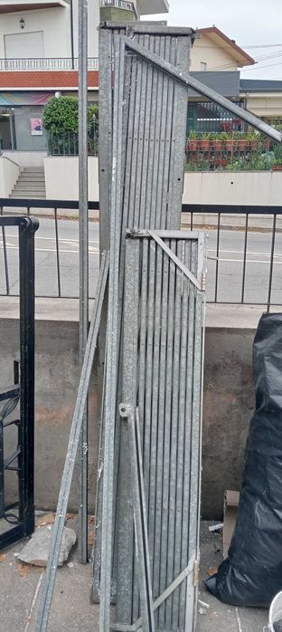 Grades em ferro com chaves