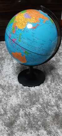 Vendo globo com mapa mundo