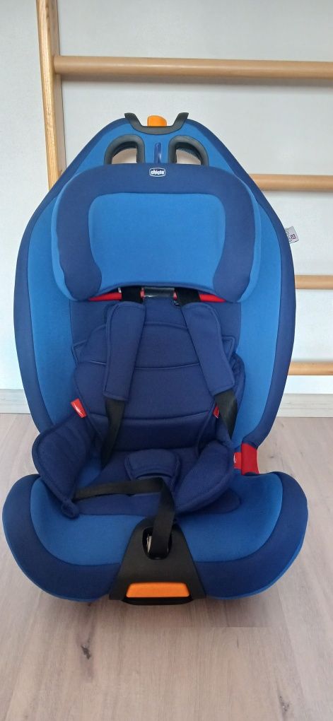 Автокрісло chicco 9-36 кг