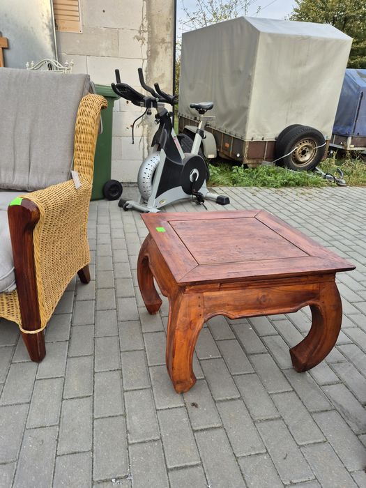 Drewniana lawa kwadratowa