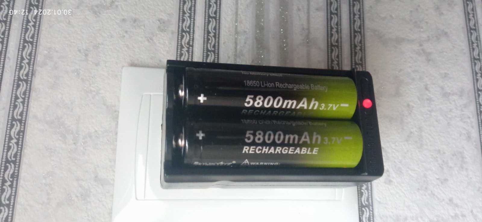 Зарядное устройство и + 7 батареек типа 18650 на 5800mAh 3.7v