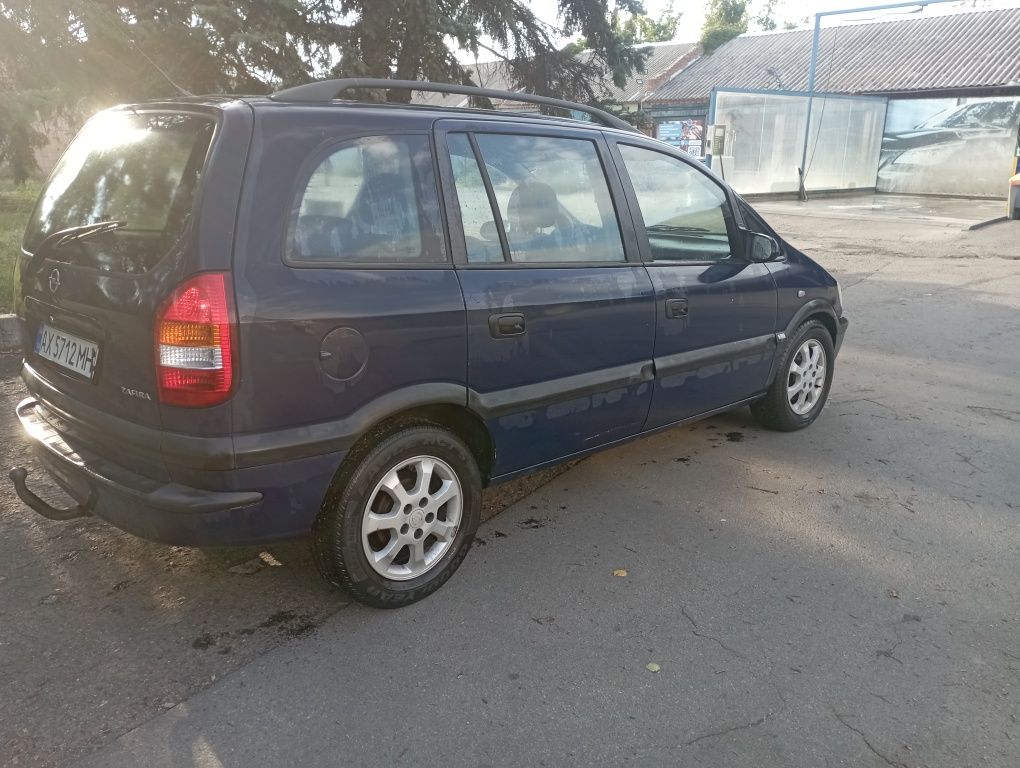 Продам свой Opel Zafira A Зафира 2002, 1.6 бенз, торг