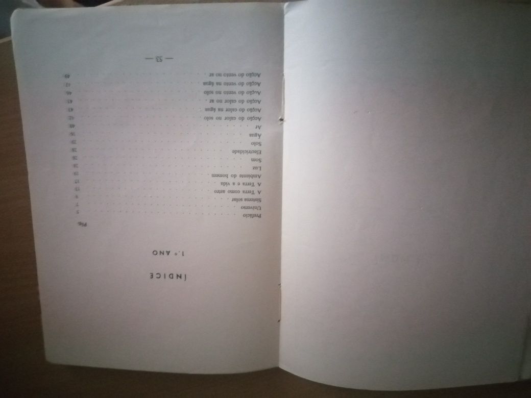 Livro antigo Geográfico-Naturais