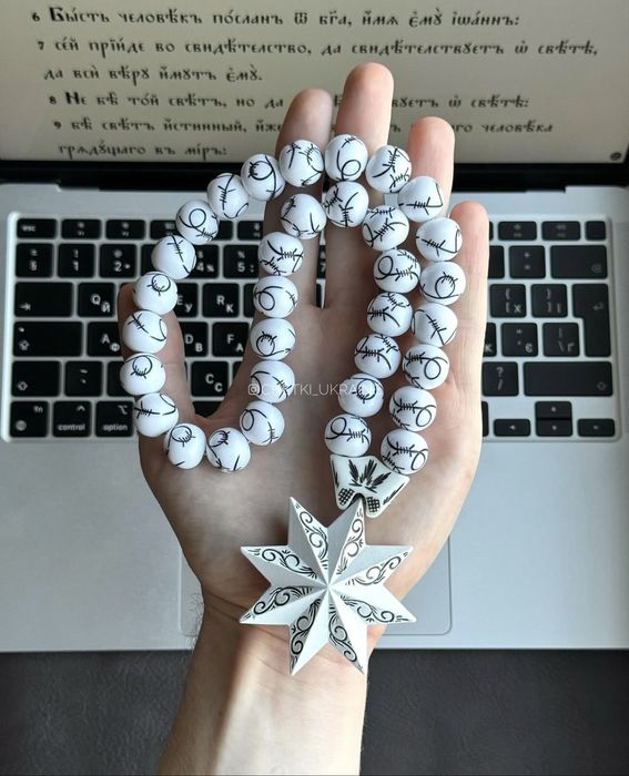 Чотки в авто Белые четки эпоксидная смола роза ветров в машину зеркало