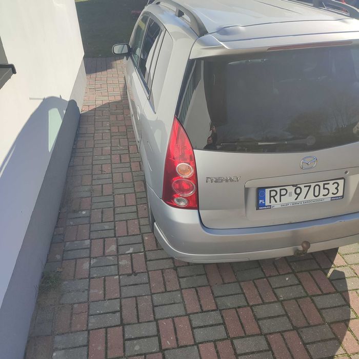 Spędzam samochód Mazda premasy 2004 r  2,0 benzyna
