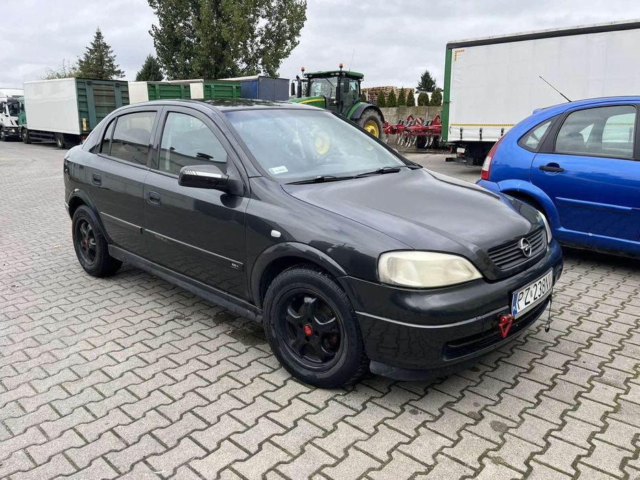Sprzedaję samochód Opel Astra.