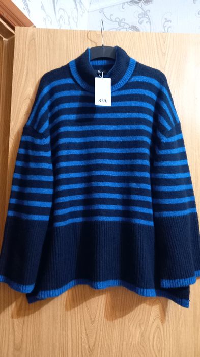 Женский модный тёплый свитер в полоску