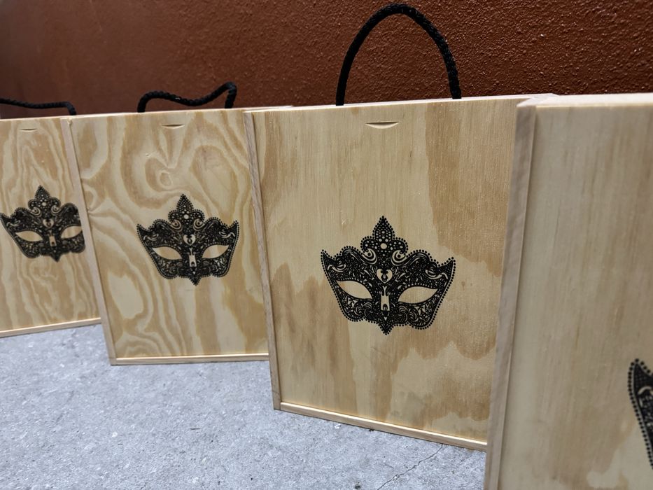 Caixas do vinho de madeira
