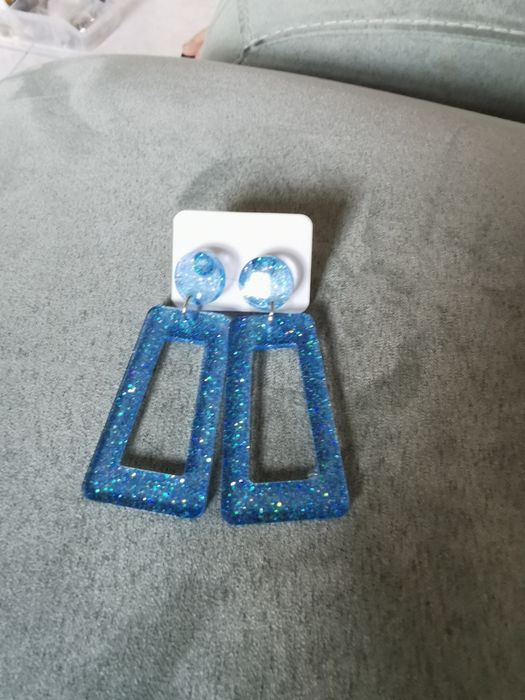 Brincos fios porta chaves