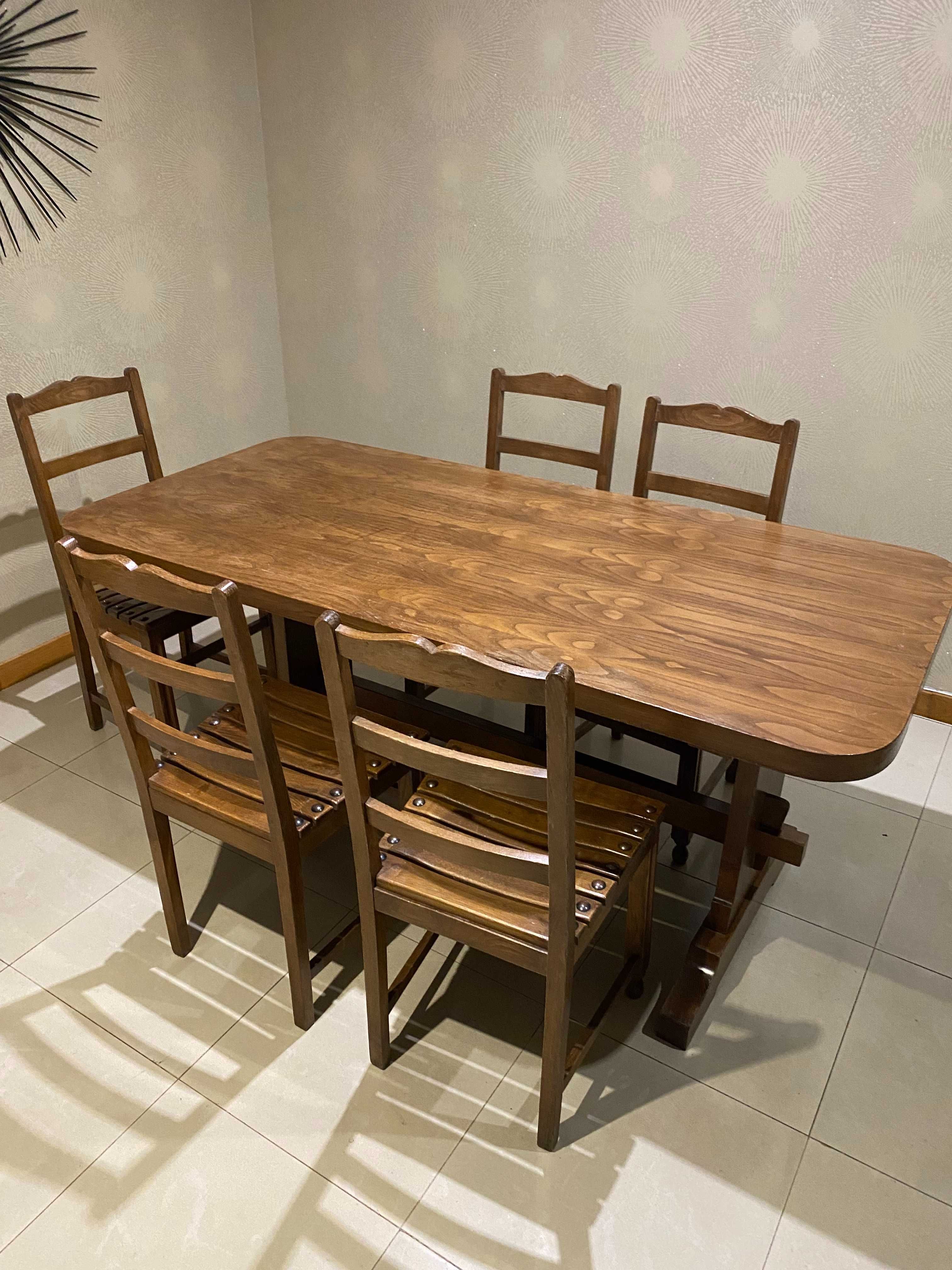 1 sofá + 2 poltronas + 1 mesa jantar (c/5 cadeiras) + móvel