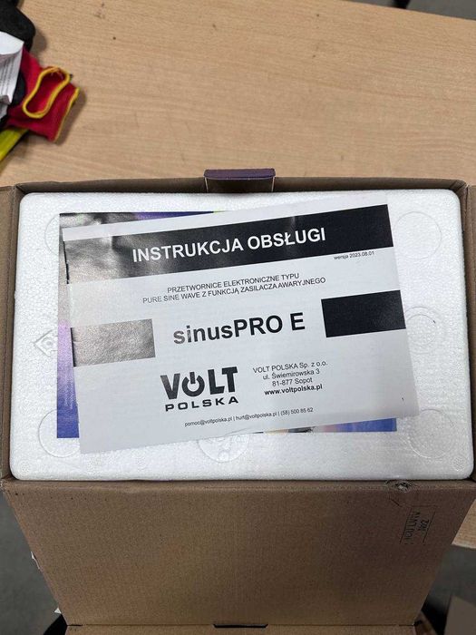 Інвертор VOLT POLSKA SINUS PRO 12V/800W (інвертор+зарядка 2в1)