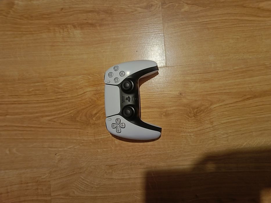 Konsola ps5 digital (bez napędu) +pad i kable