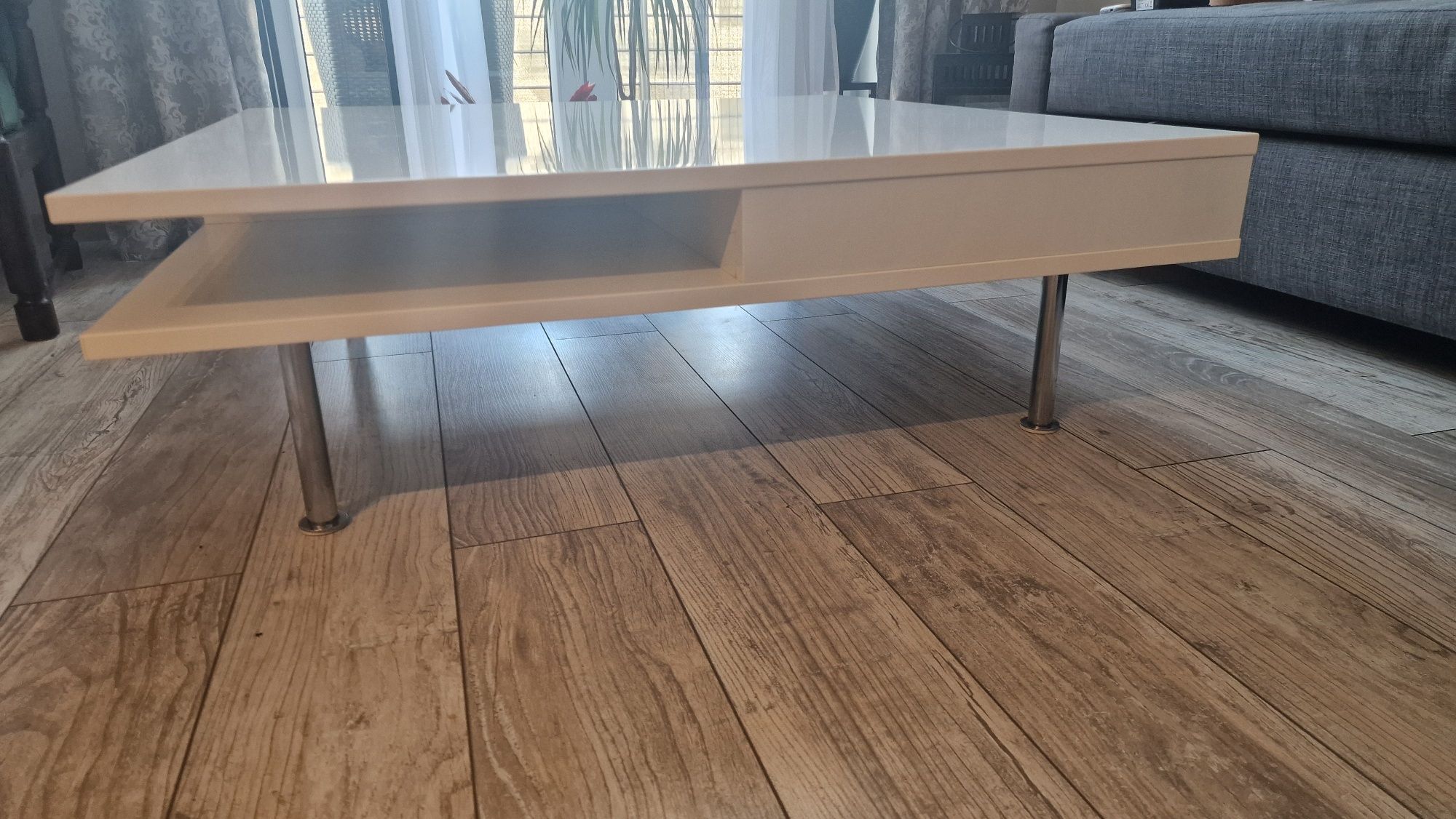 Stolik kawowy Tofteryd IKEA stan idealny.