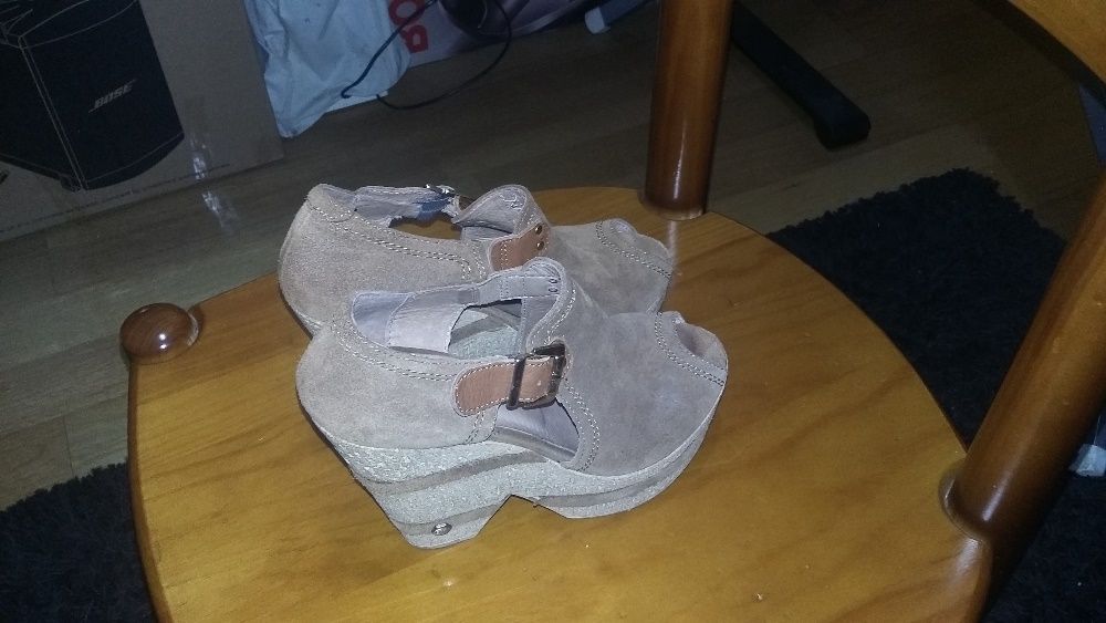 Vendo Sapatos de Senhora em Cortiça