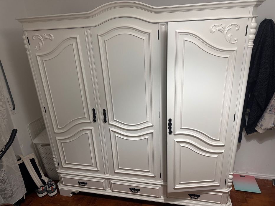 Guarda fato de madeira maciça