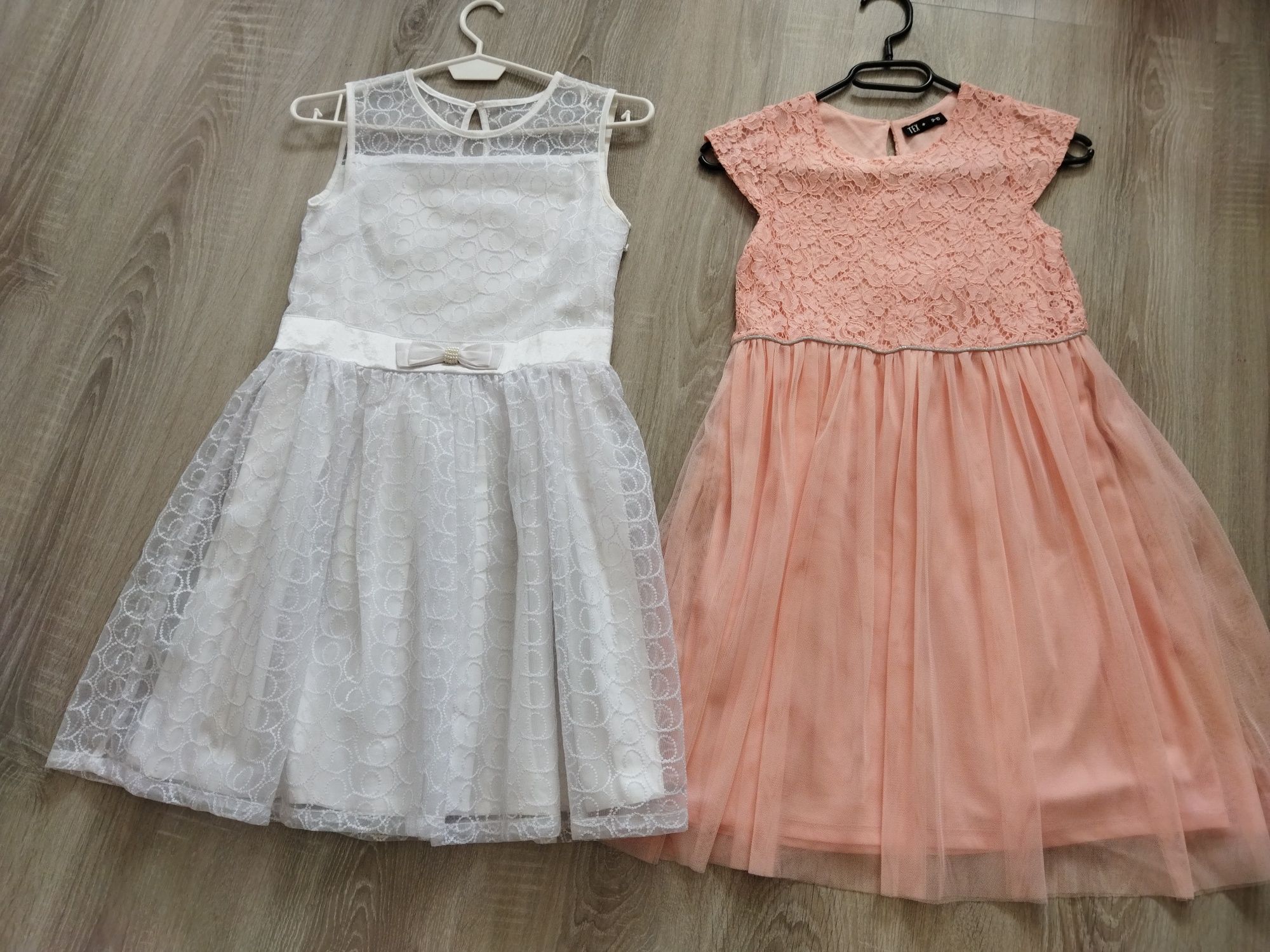 Sukienki dla dziewczynki 146
