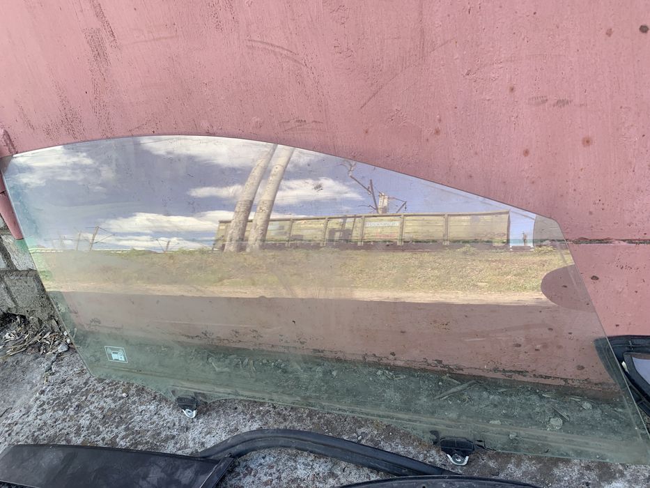 Стекло скло замок  уплттнитель хонда інсайт Honda Insight