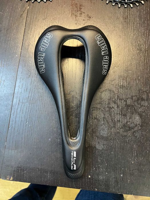 Siodełko karbonowe 120G