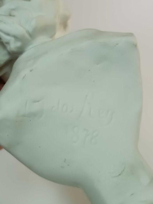 Figura biscuit marcada Vista Alegre Flor Agreste por Soares dos Reis