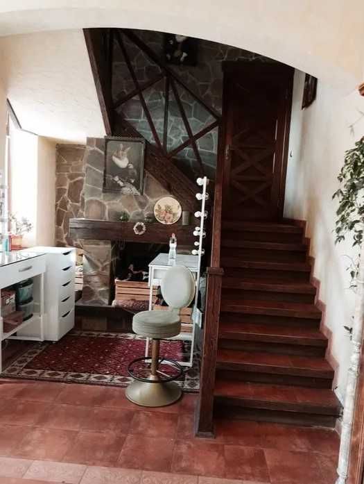 Продам под АРХИТЕКТУРНОЕ бюро квартиру- ДОМ. Площадь Поэзии . ЦЕНТР