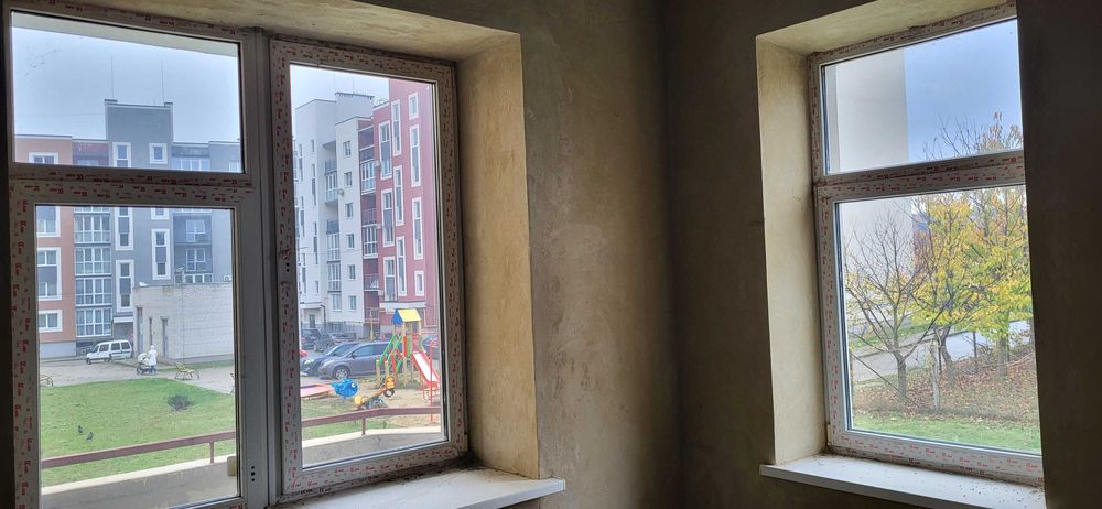 Продається квартира з підземним гаражем вул.Комарівська (р-н Роша)