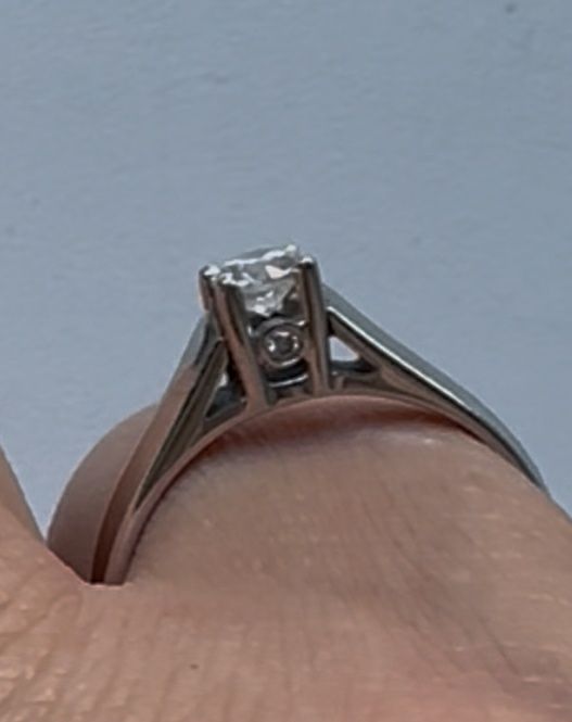 0.2 ct Кольцо из белого золота с бриллиантом