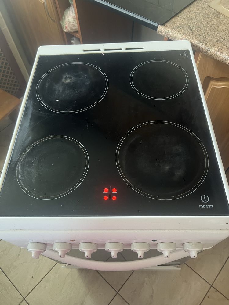 Электрическая плита Indesit. Электроплита Индезит. Стеклокерамика