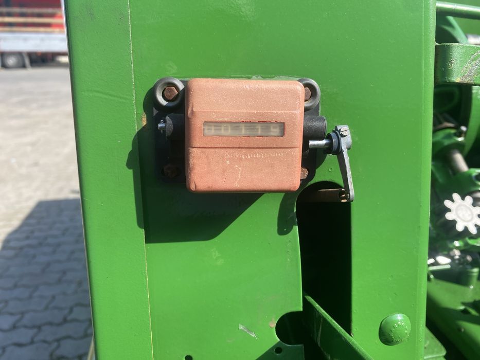 прес підбирач John Deere 332