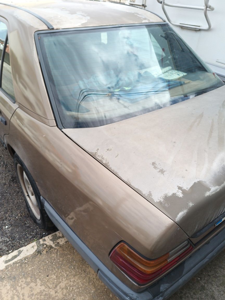 Mercedes  Benz 200d