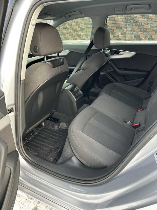 Продаж Audi A4 2017