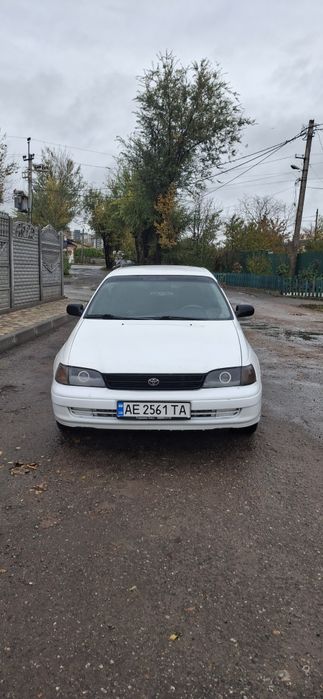 Авто Toyota carina e