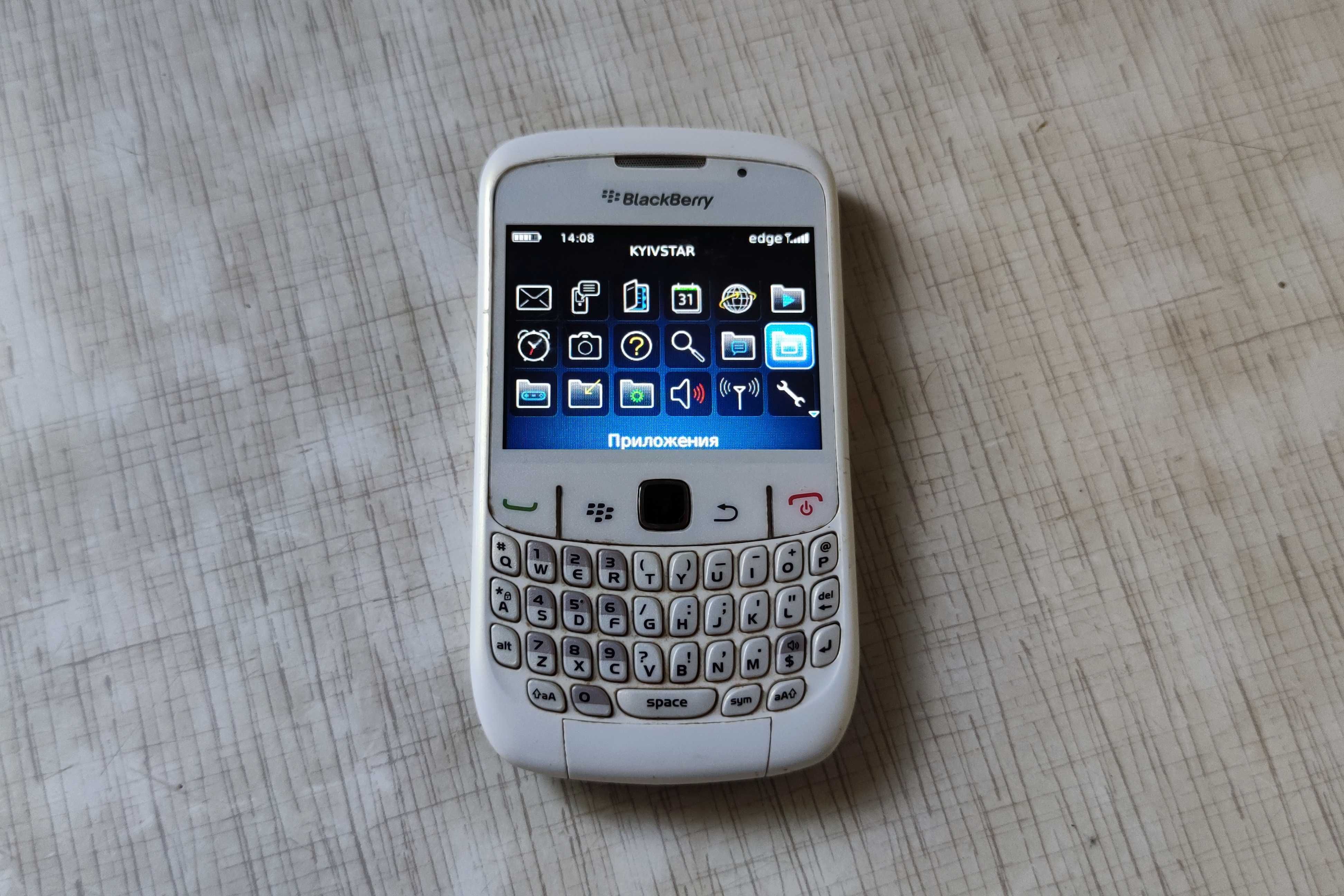 Мобильный телефон BlackBerry 8520