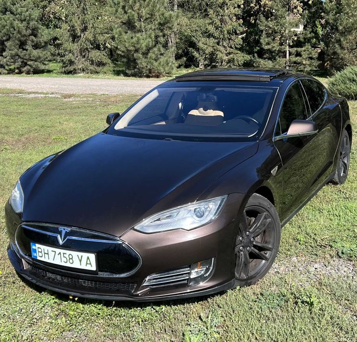 Tesla model S 60кВт 2013