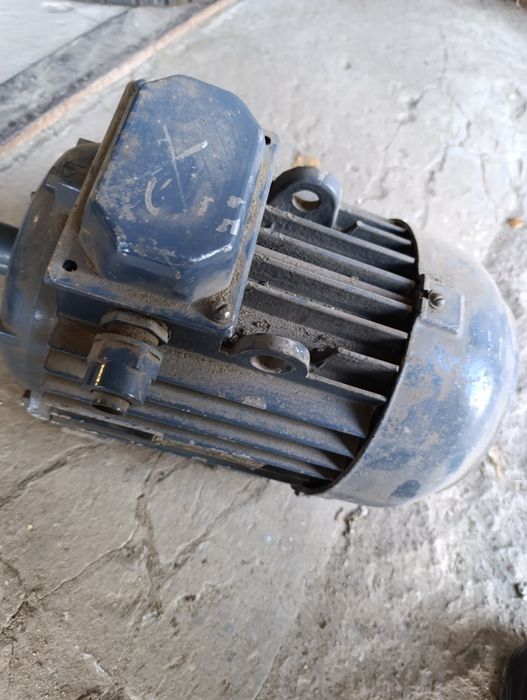 Продам два електродвигуни,один новий другий практично не працював,,