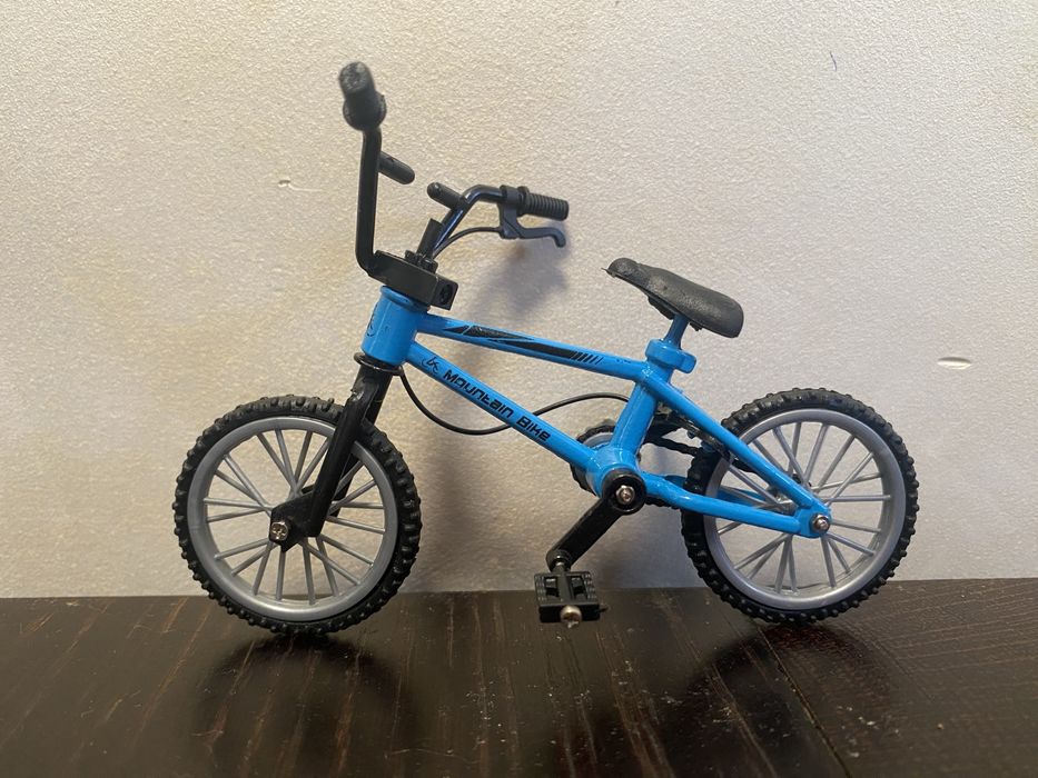 Фінгербайк - міні велосипед. Довжина - 10 см, ширина - 7 см